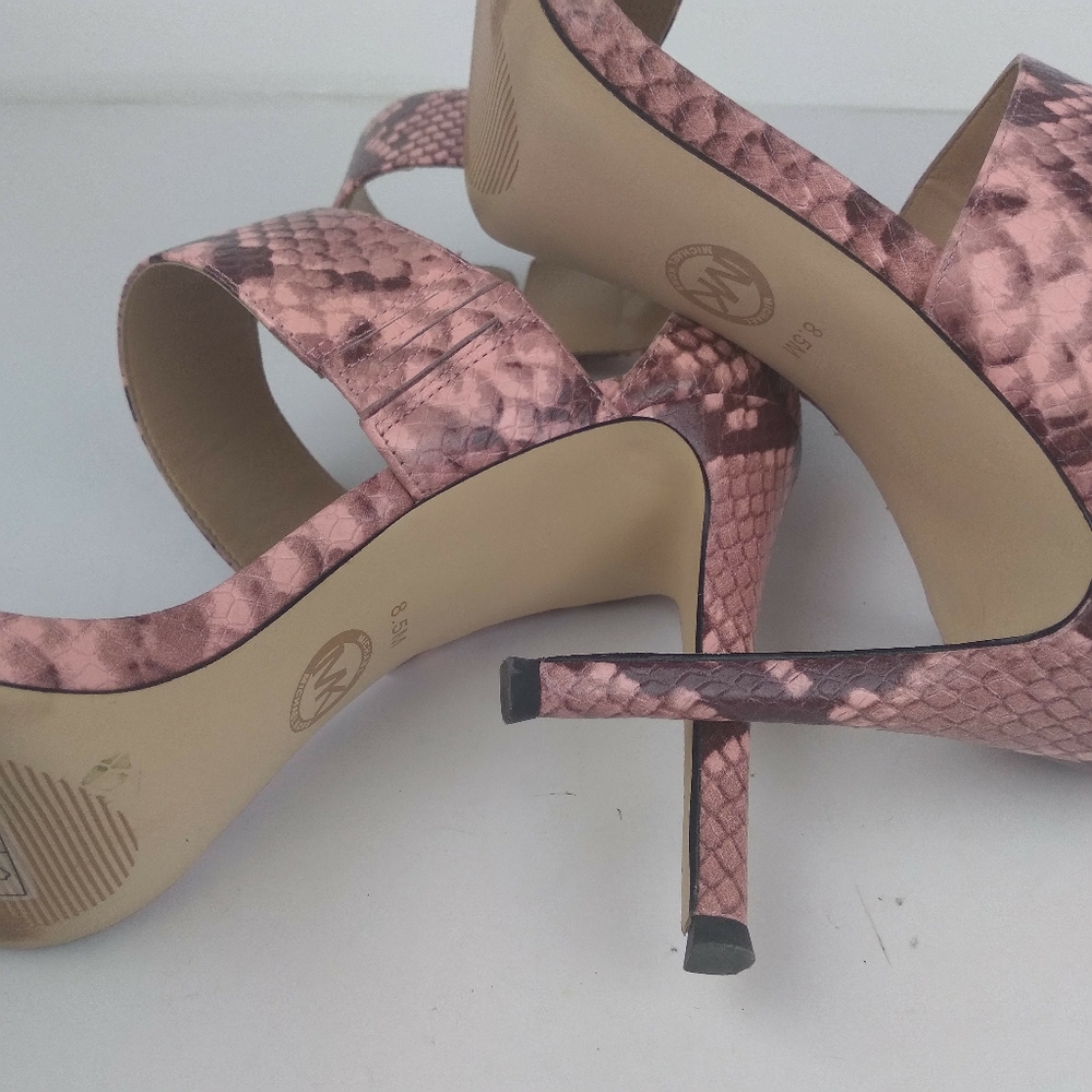 Michele Kors Amos ankle strap sandal in shell pink snake skin print size 8.5 M - Picture 10 of 16